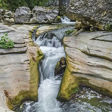 Alojamento de Acomodação e Pequeno-almoço La Cisterna Di