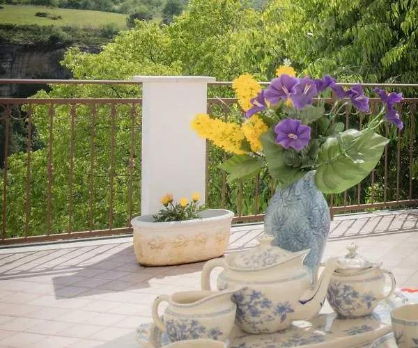 Bed and Breakfast La Cisterna Di *